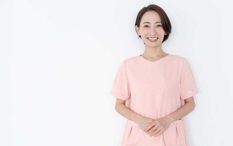 笑顔の女性歯科衛生士